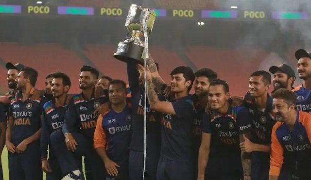 ndia-t20i-trophy-celebration